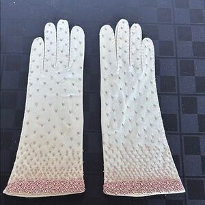 Elegant Cream Beaded Gloves